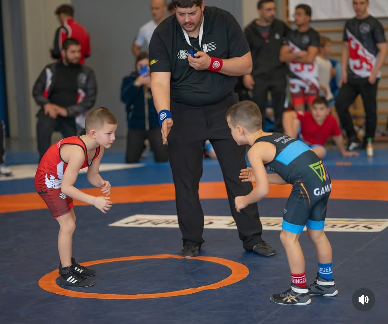Izzy Cheli'oss in a wrestling match
